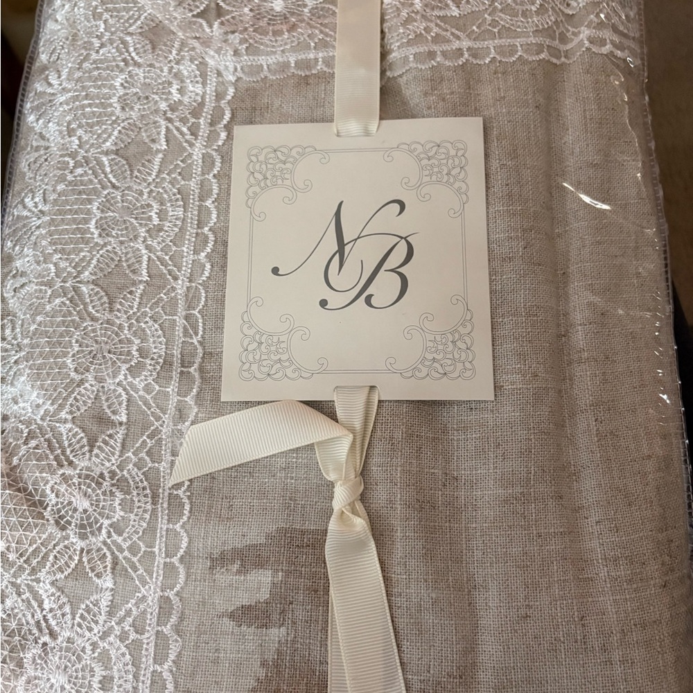 VTG Newbridge Elegant Cream Lace Oblong Tablecloth